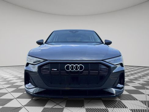 Used 2021 Audi e-tron Premium Plus w/ Premium Plus Package image 2