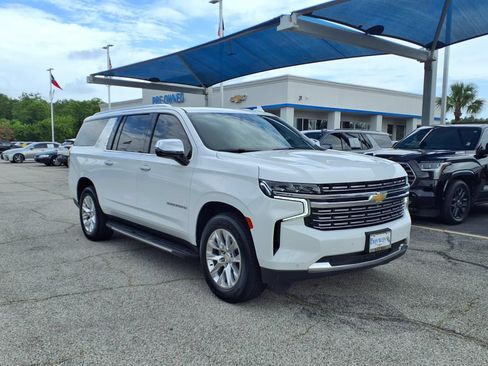 Used 2021 Chevrolet Suburban Premier w/ Premium Package RWD image 20