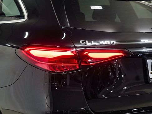 Used 2025 Mercedes-Benz GLC 300 image 7