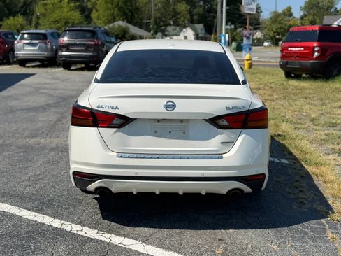 Used 2020 Nissan Altima 2.0 Platinum FWD image 6