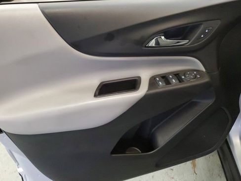 Used 2019 Chevrolet Equinox LS image 11