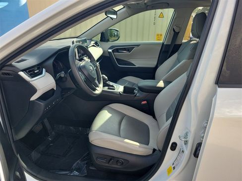 Used 2023 Toyota RAV4 XLE Premium image 22