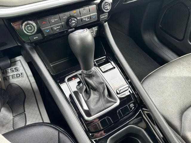 Certified 2025 Jeep Compass Limited AWD/4WD image 19