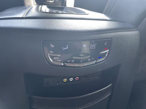 Used 2016 Cadillac Escalade Platinum AWD/4WD image 34