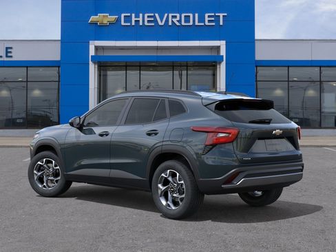 New 2026 Chevrolet Trax LT w/ LT Convenience Package FWD image 3