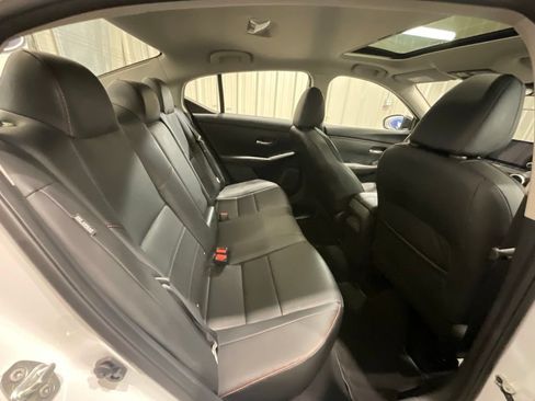 Used 2025 Nissan Sentra SR w/ SR Premium Package FWD image 16