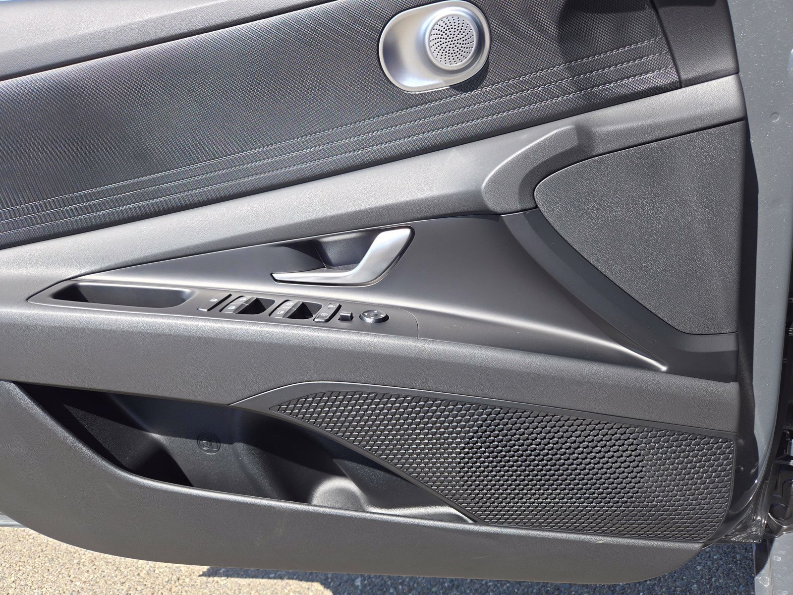 New 2026 Hyundai Elantra Hybrid FWD image 16