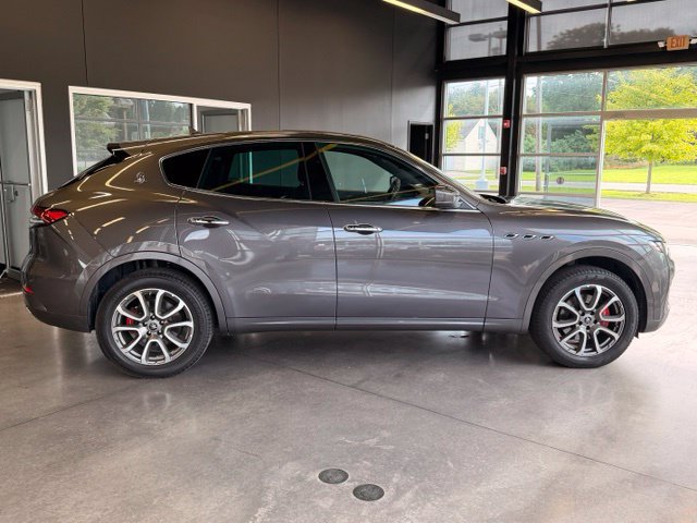 Used 2021 Maserati Levante AWD/4WD image 6