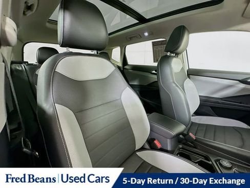 Used 2023 Volkswagen Taos SEL AWD/4WD image 31