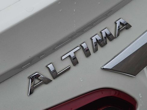 Used 2017 Nissan Altima 2.5 SR image 12