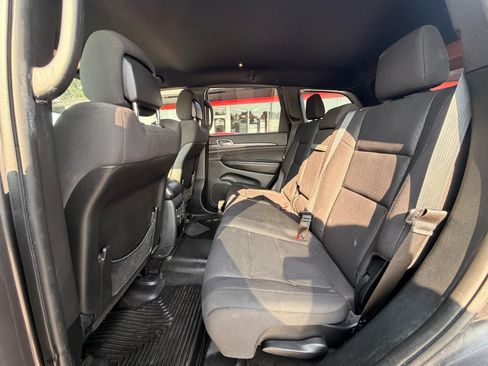 Used 2018 Jeep Grand Cherokee Laredo AWD/4WD image 13
