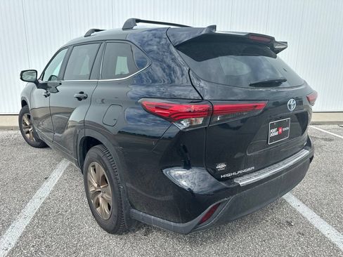 Used 2023 Toyota Highlander Bronze Edition AWD/4WD image 5