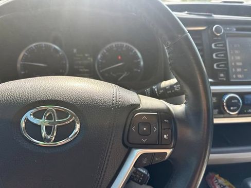 Used 2018 Toyota Highlander Limited FWD image 17