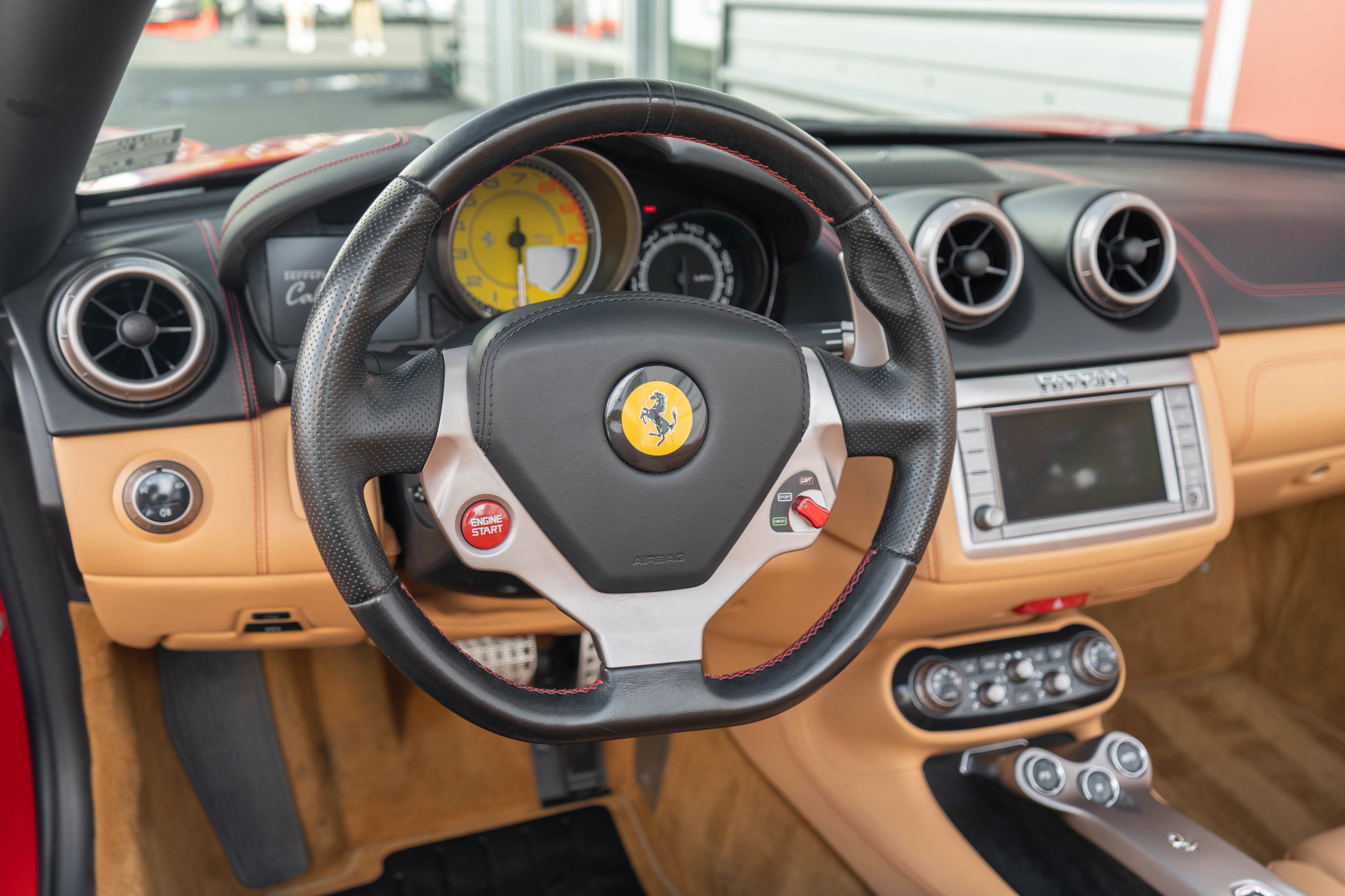 Used 2010 Ferrari California RWD image 15