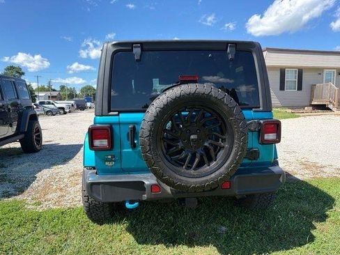 Used 2024 Jeep Wrangler Unlimited w/ Convenience Group AWD/4WD image 3