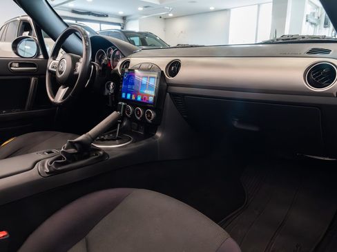 Used 2010 MAZDA MX-5 Miata Touring RWD image 22