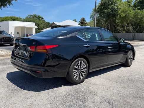 Used 2024 Nissan Altima 2.5 SV FWD image 5