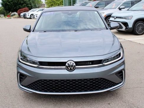 Used 2026 Volkswagen Jetta SE FWD image 7