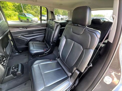 Used 2023 Jeep Grand Cherokee L Limited AWD/4WD image 14