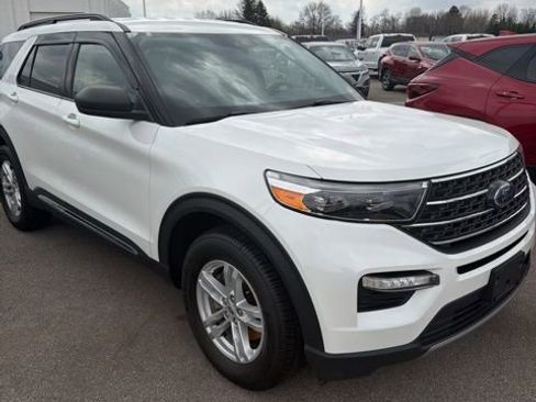 Used 2022 Ford Explorer XLT w/ Equipment Group 202A image 3