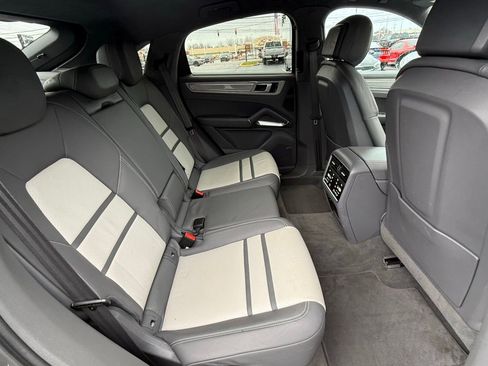 Used 2023 Porsche Cayenne Turbo S image 14
