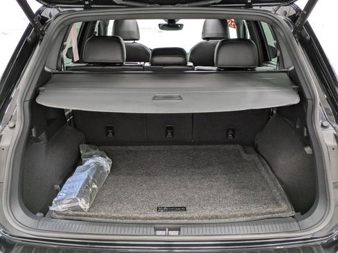 Used 2022 Volkswagen Tiguan SE R-Line image 13