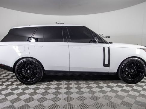 Used 2024 Land Rover Range Rover SE AWD/4WD image 3