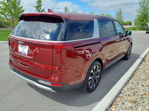 Used 2022 Kia Carnival EX FWD image 5