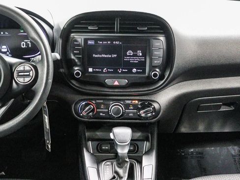Used 2023 Kia Soul LX FWD image 13