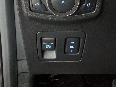 Used 2018 Ford F150 Platinum w/ Max Trailer Tow Package image 21