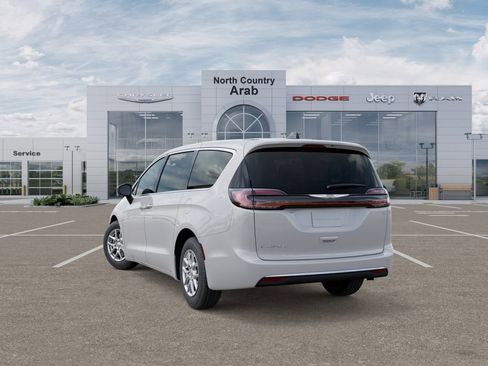 New 2026 Chrysler Pacifica Select image 4