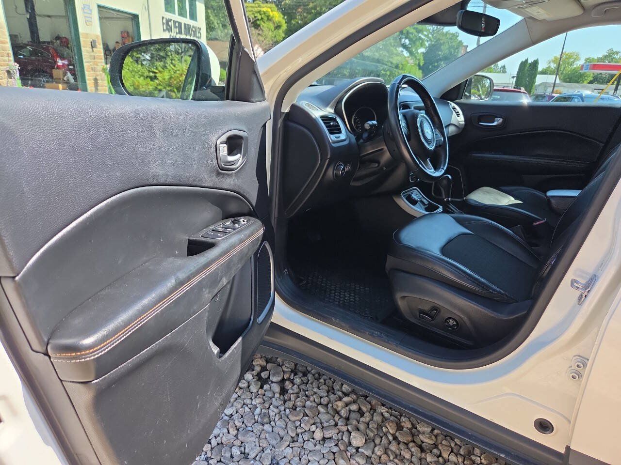 Used 2018 Jeep Compass Latitude w/ Popular Equipment Group AWD/4WD image 15