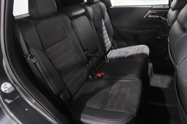 Used 2025 Mitsubishi Outlander SE AWD/4WD image 18