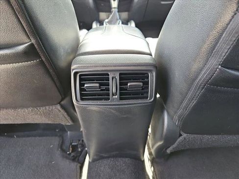 Used 2017 Nissan Rogue SL w/ SL Premium Package image 18