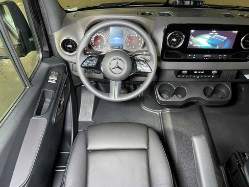 Used 2025 Mercedes-Benz Sprinter 2500 image 41
