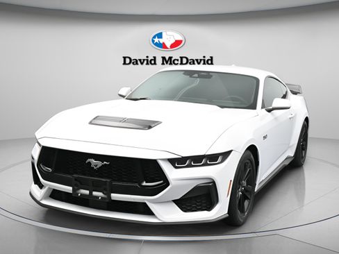 Used 2025 Ford Mustang GT RWD image 4