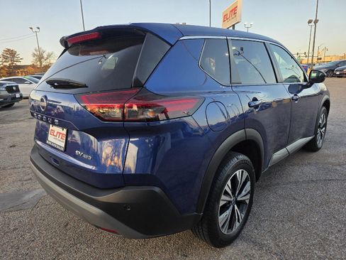 Used 2022 Nissan Rogue SV image 5