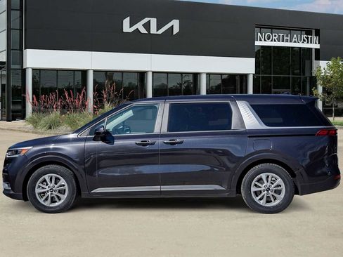 Certified 2024 Kia Carnival LX image 4