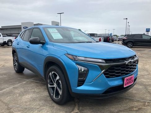Used 2025 Chevrolet Trax RS FWD image 9