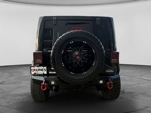 Used 2017 Jeep Wrangler Unlimited Sahara w/ Dual Top Group AWD/4WD image 8