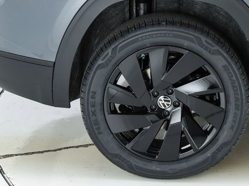 New 2026 Volkswagen Atlas Cross Sport SE image 13