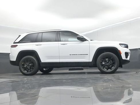 New 2025 Jeep Grand Cherokee Altitude image 45