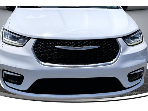 Used 2024 Chrysler Pacifica Touring-L FWD image 51