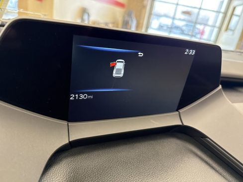 Used 2025 Toyota Prius SE image 5