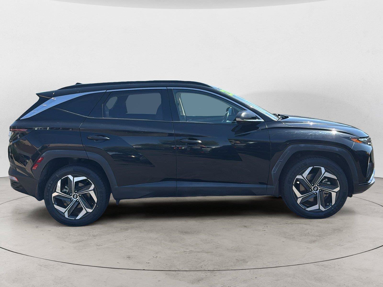Used 2023 Hyundai Tucson Limited AWD/4WD image 3
