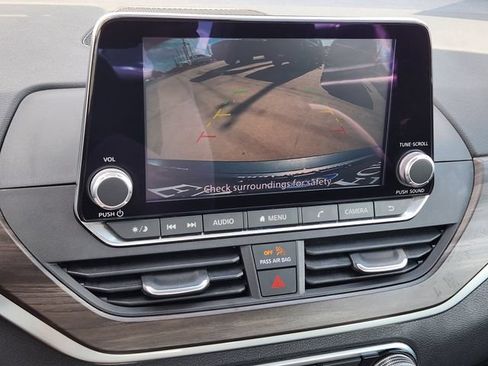 Used 2024 Nissan Altima 2.5 SV FWD image 18