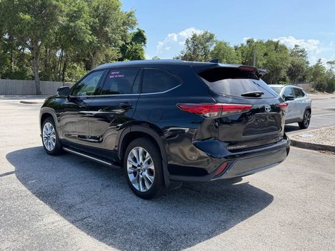 Used 2022 Toyota Highlander Limited FWD image 4
