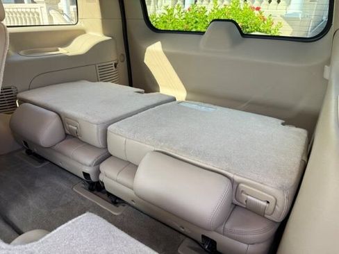 Used 2012 Cadillac Escalade Luxury RWD image 16