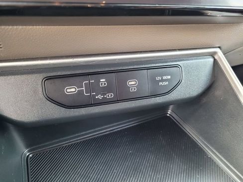 Used 2025 Kia Carnival LX image 14