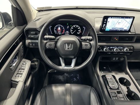 Certified 2023 Honda Pilot Touring image 21